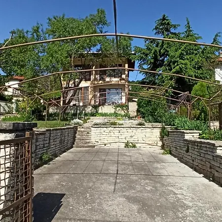 Elina Guest house *