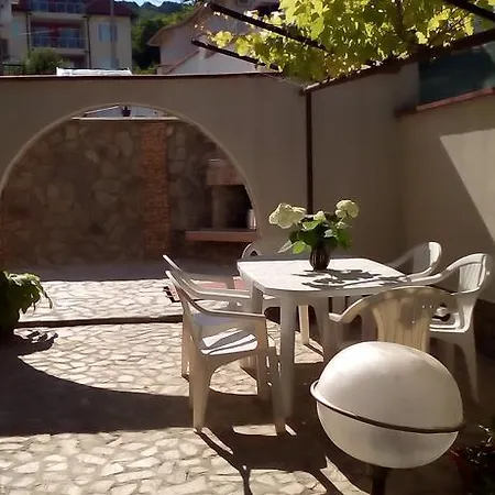 Elina Guest house *
